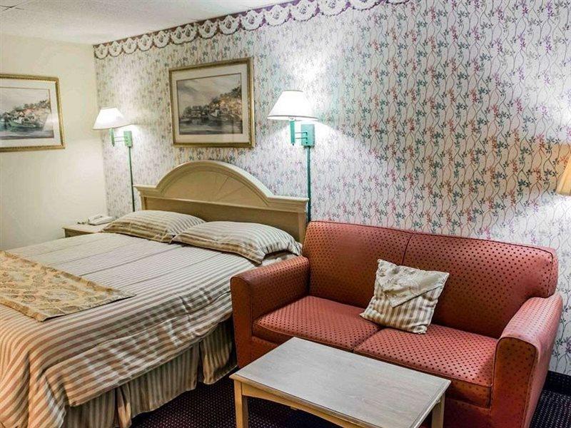 Econo Lodge Пери Екстериор снимка