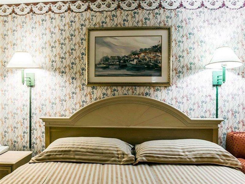 Econo Lodge Пери Екстериор снимка