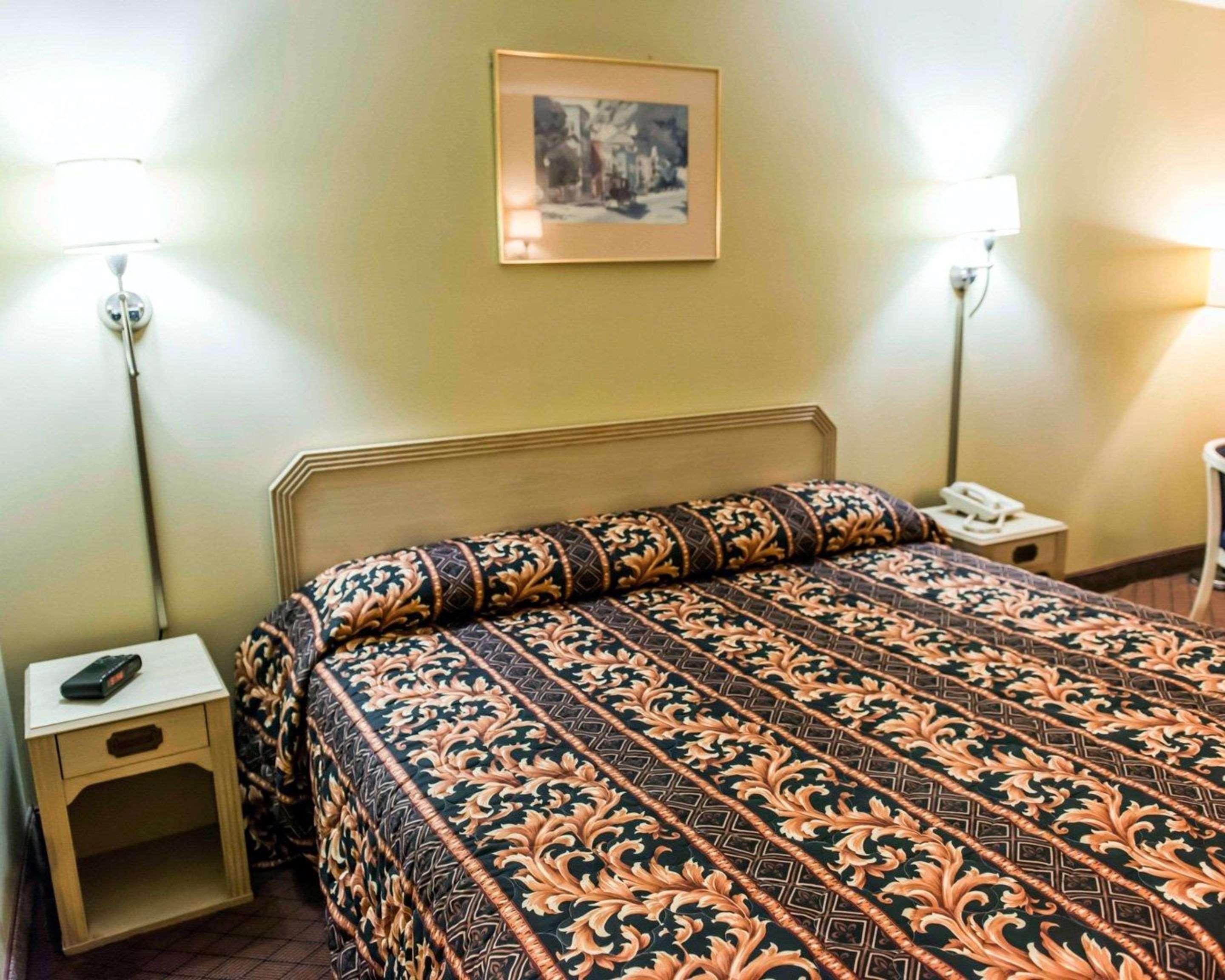 Econo Lodge Пери Екстериор снимка