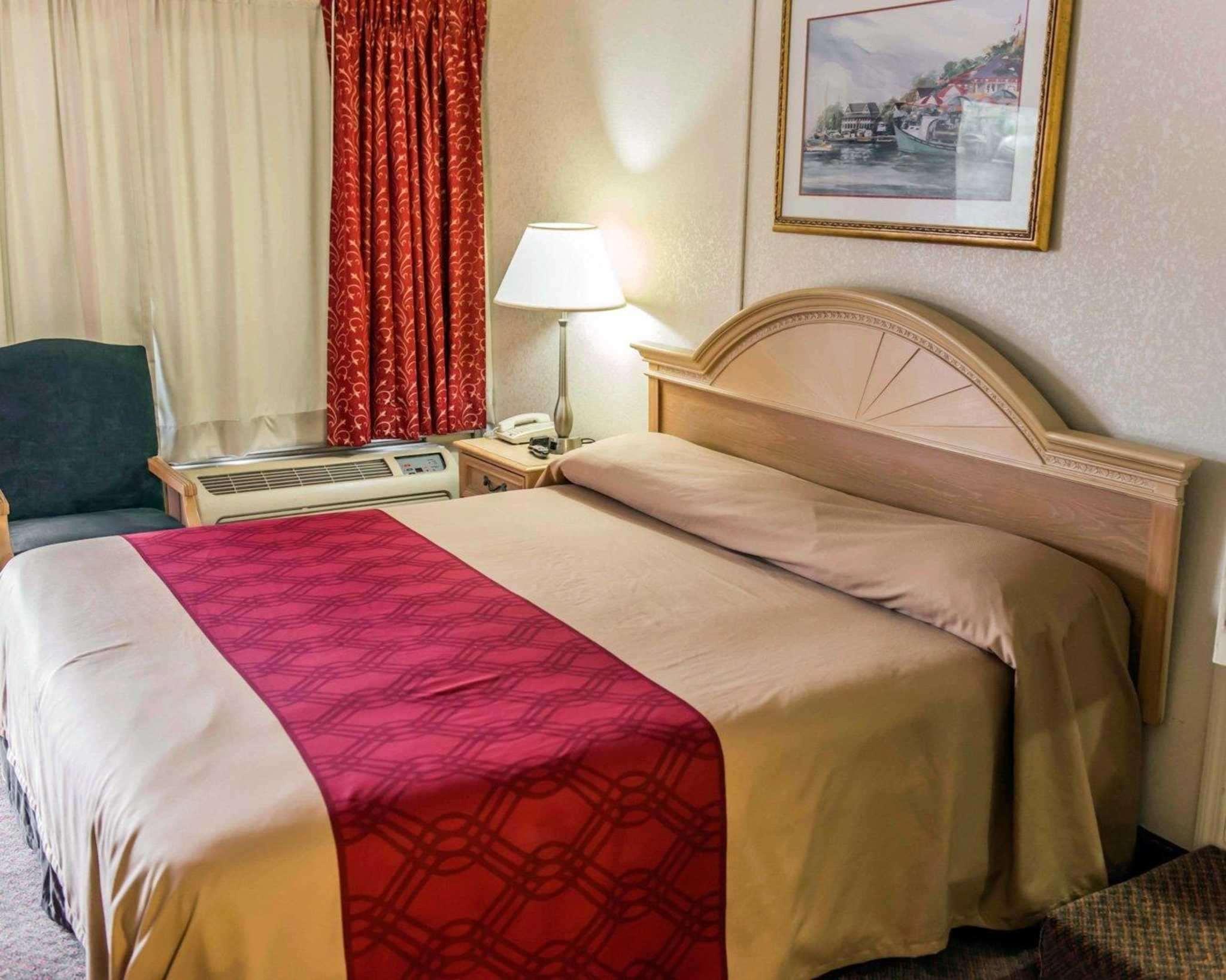 Econo Lodge Пери Екстериор снимка