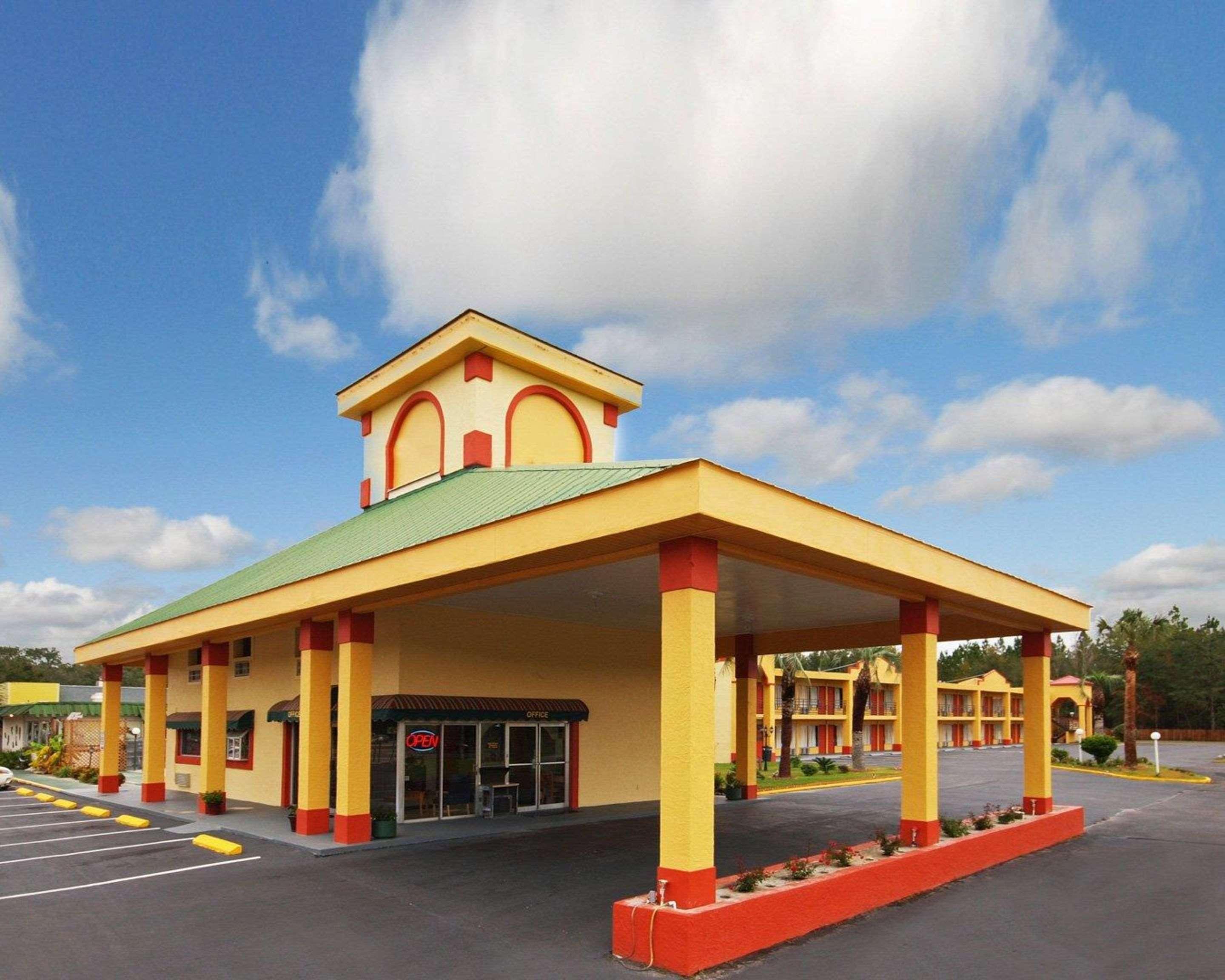 Econo Lodge Пери Екстериор снимка