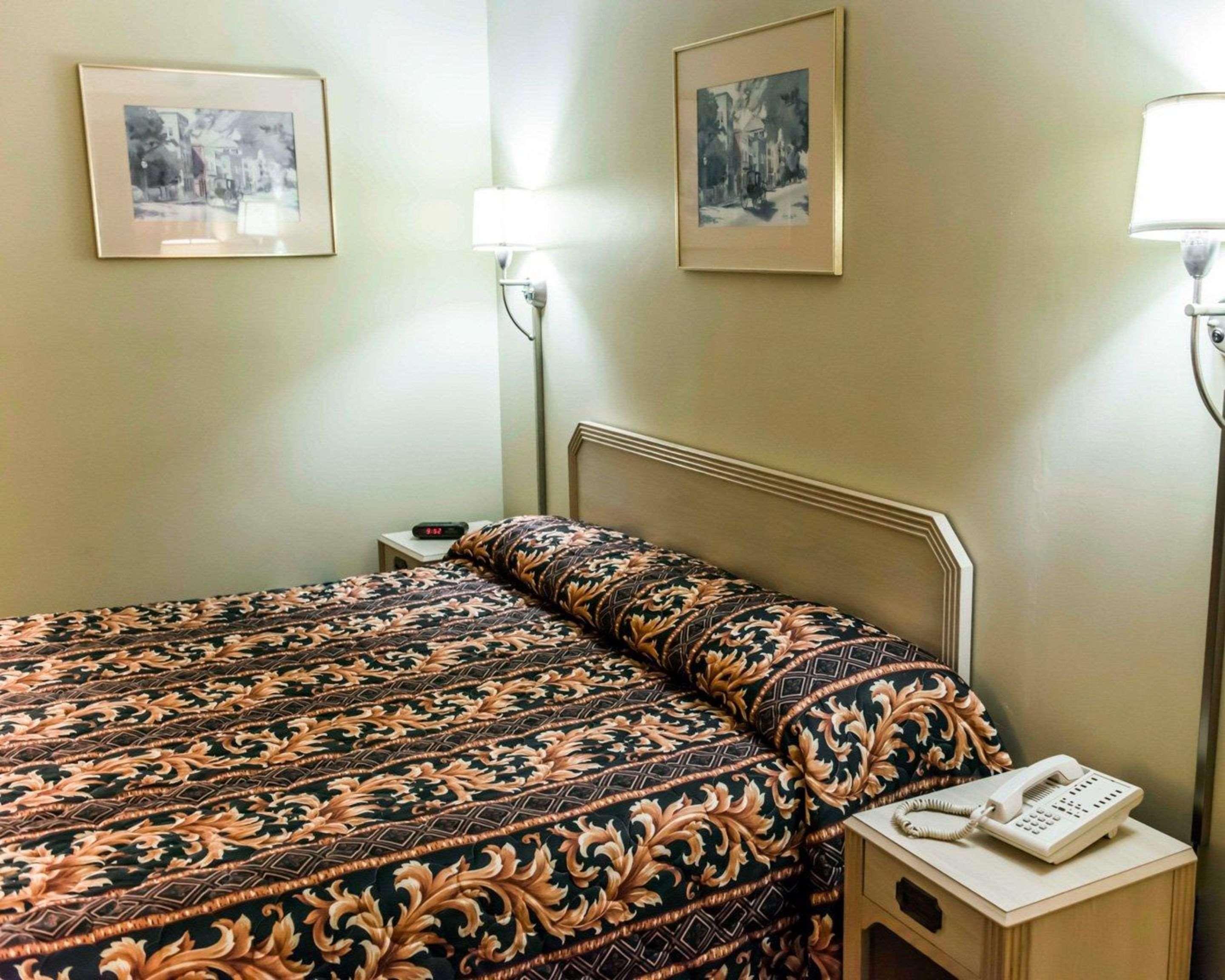 Econo Lodge Пери Екстериор снимка