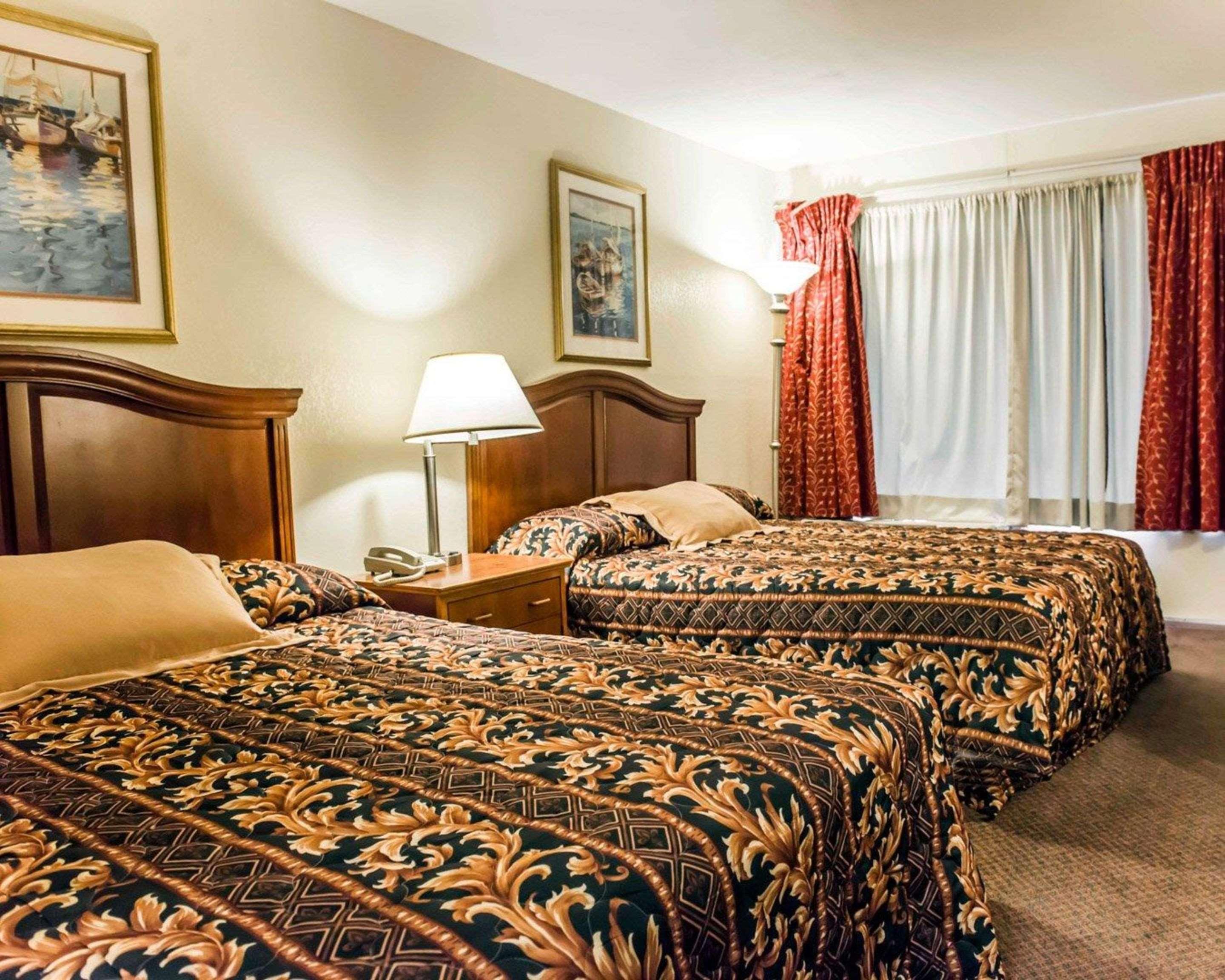 Econo Lodge Пери Екстериор снимка