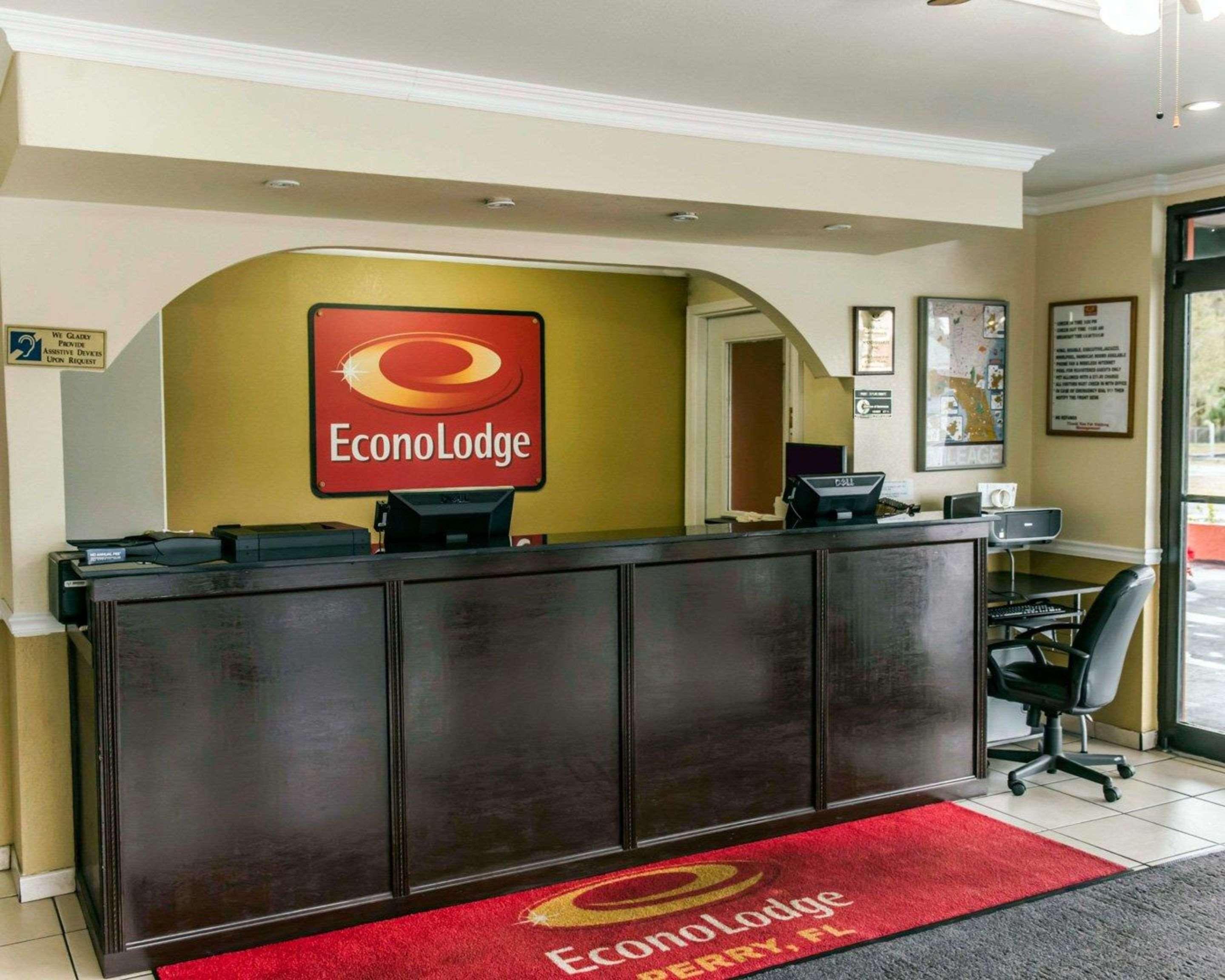 Econo Lodge Пери Екстериор снимка