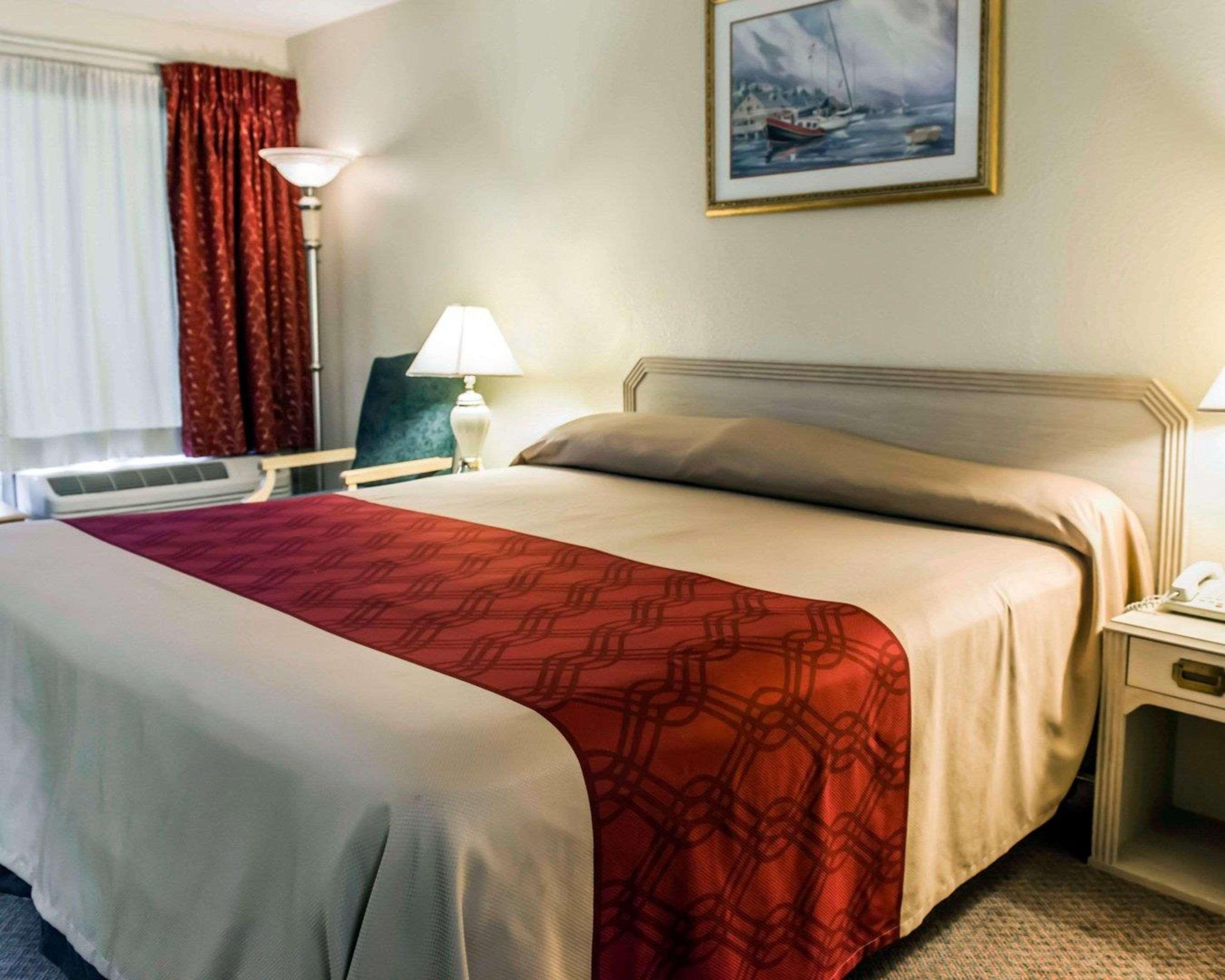 Econo Lodge Пери Екстериор снимка