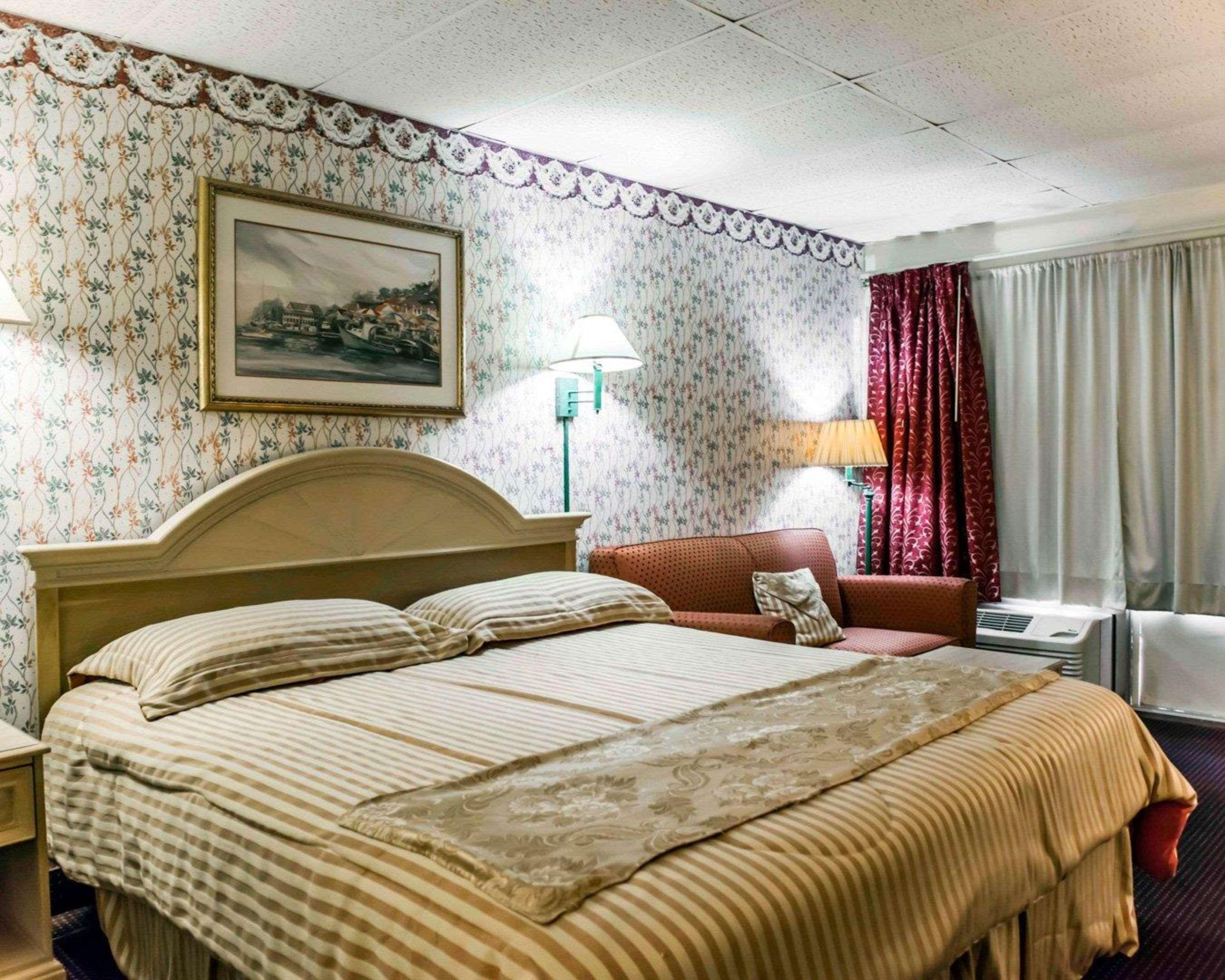 Econo Lodge Пери Екстериор снимка