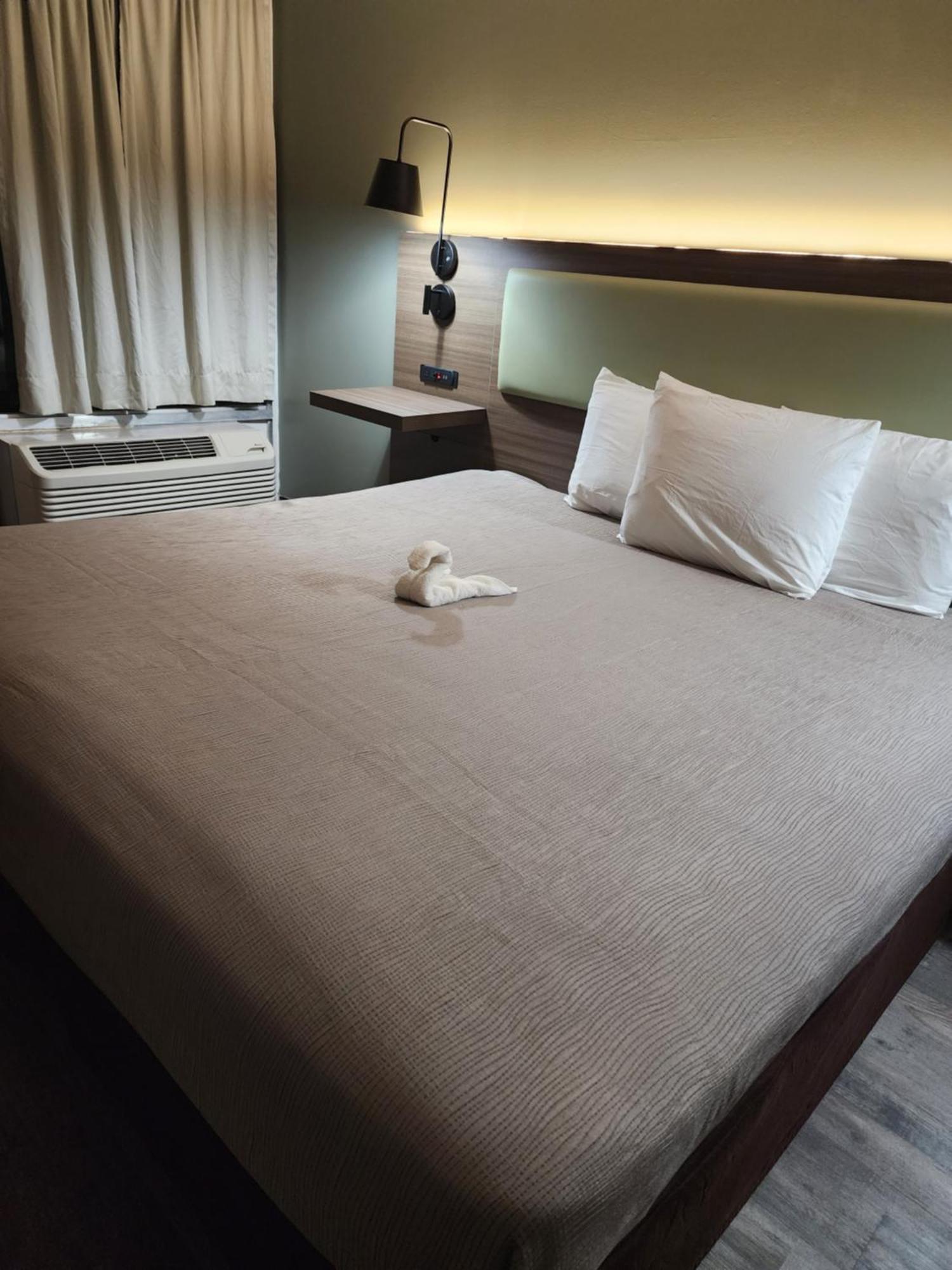 Econo Lodge Пери Екстериор снимка