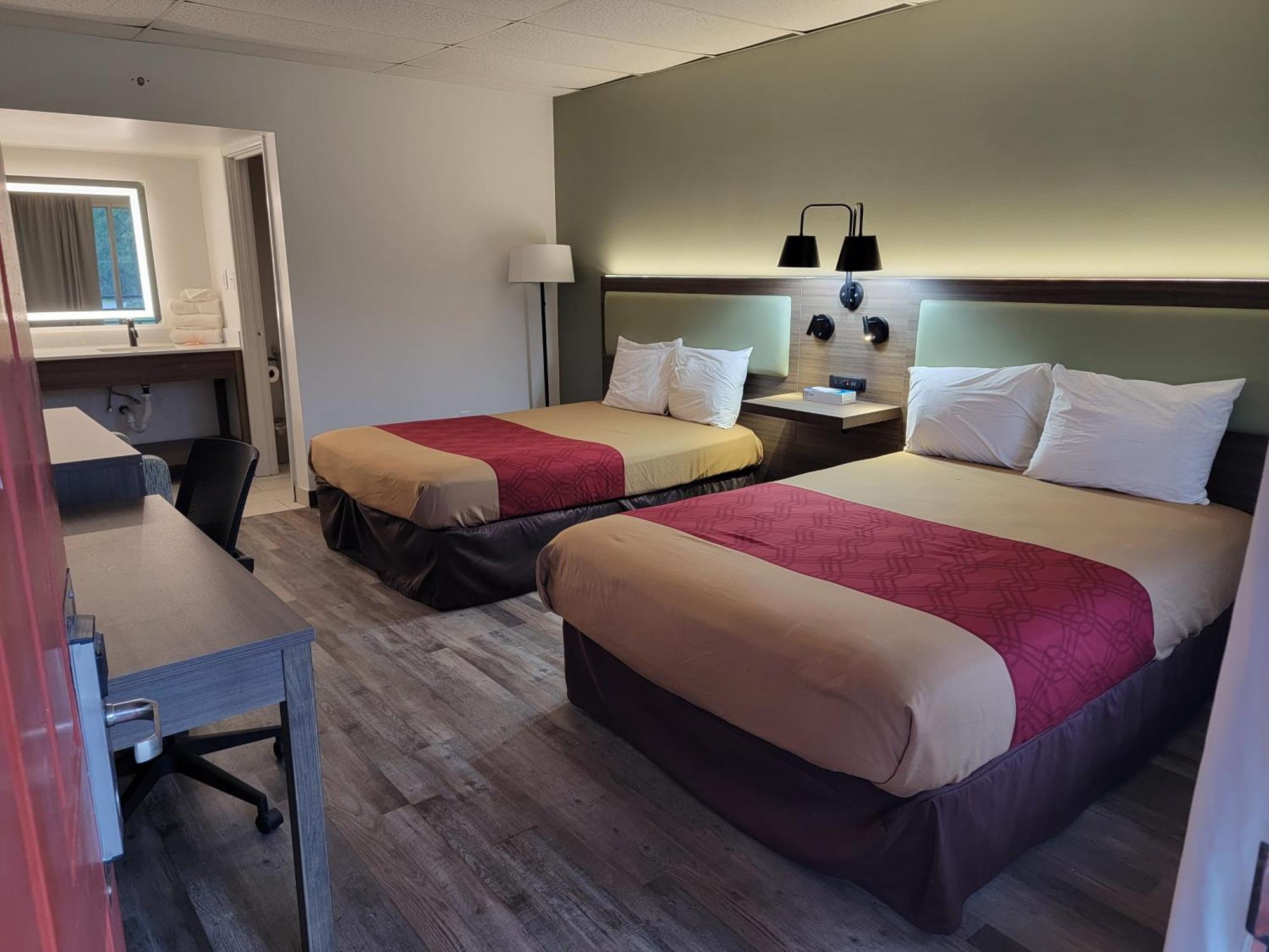 Econo Lodge Пери Екстериор снимка