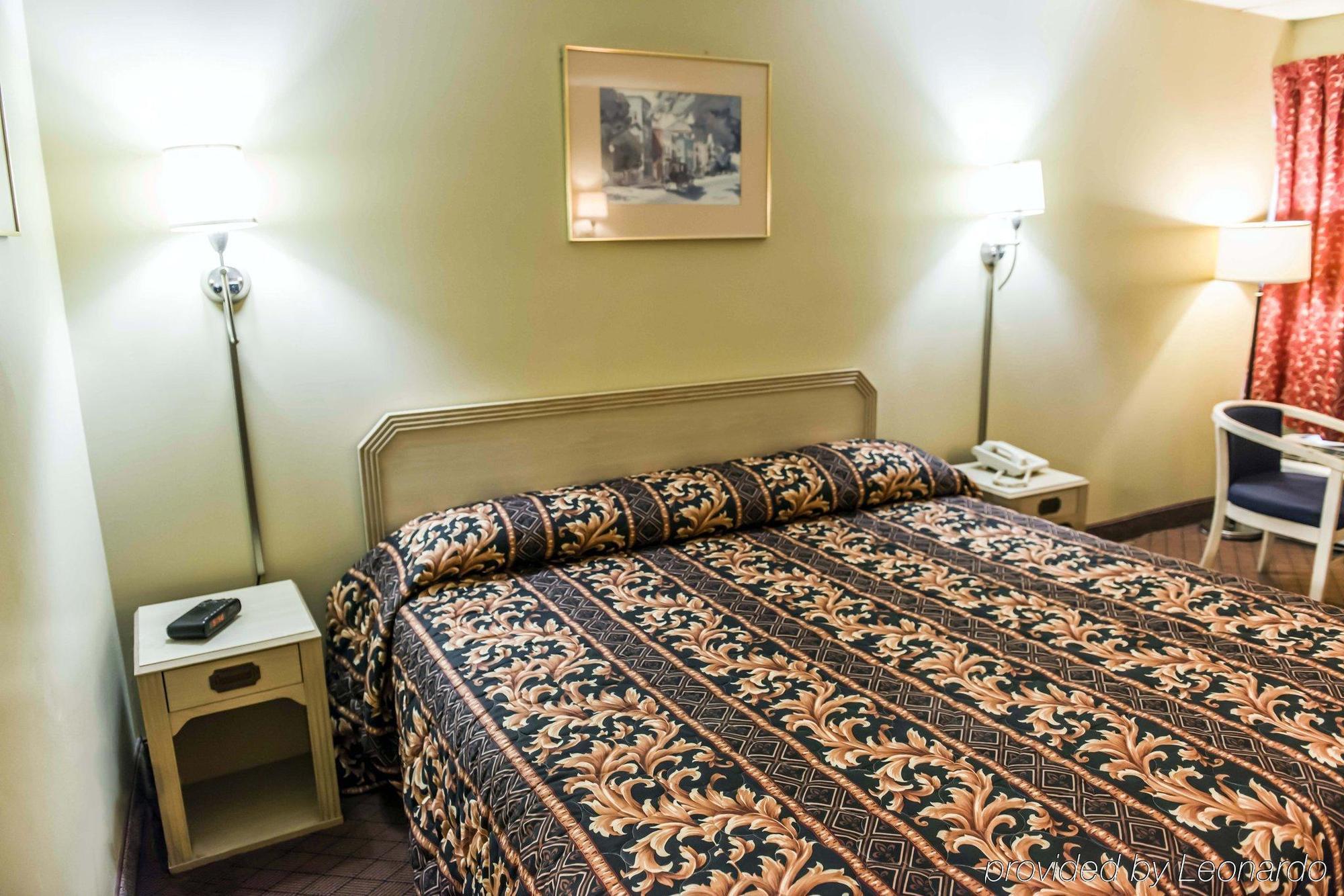 Econo Lodge Пери Екстериор снимка