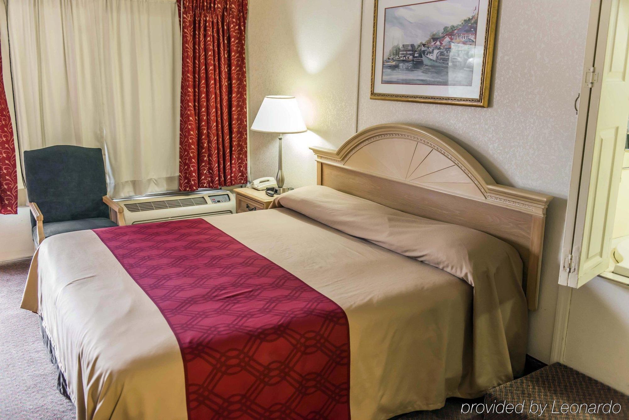 Econo Lodge Пери Екстериор снимка
