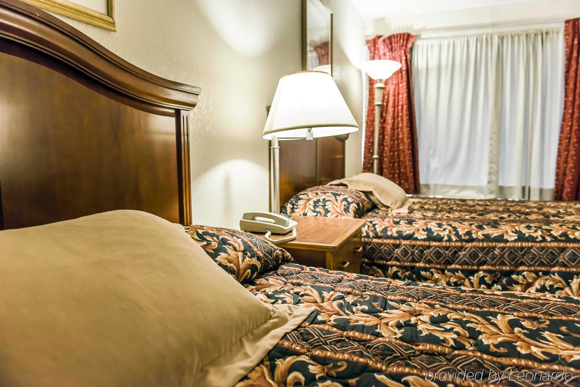 Econo Lodge Пери Екстериор снимка
