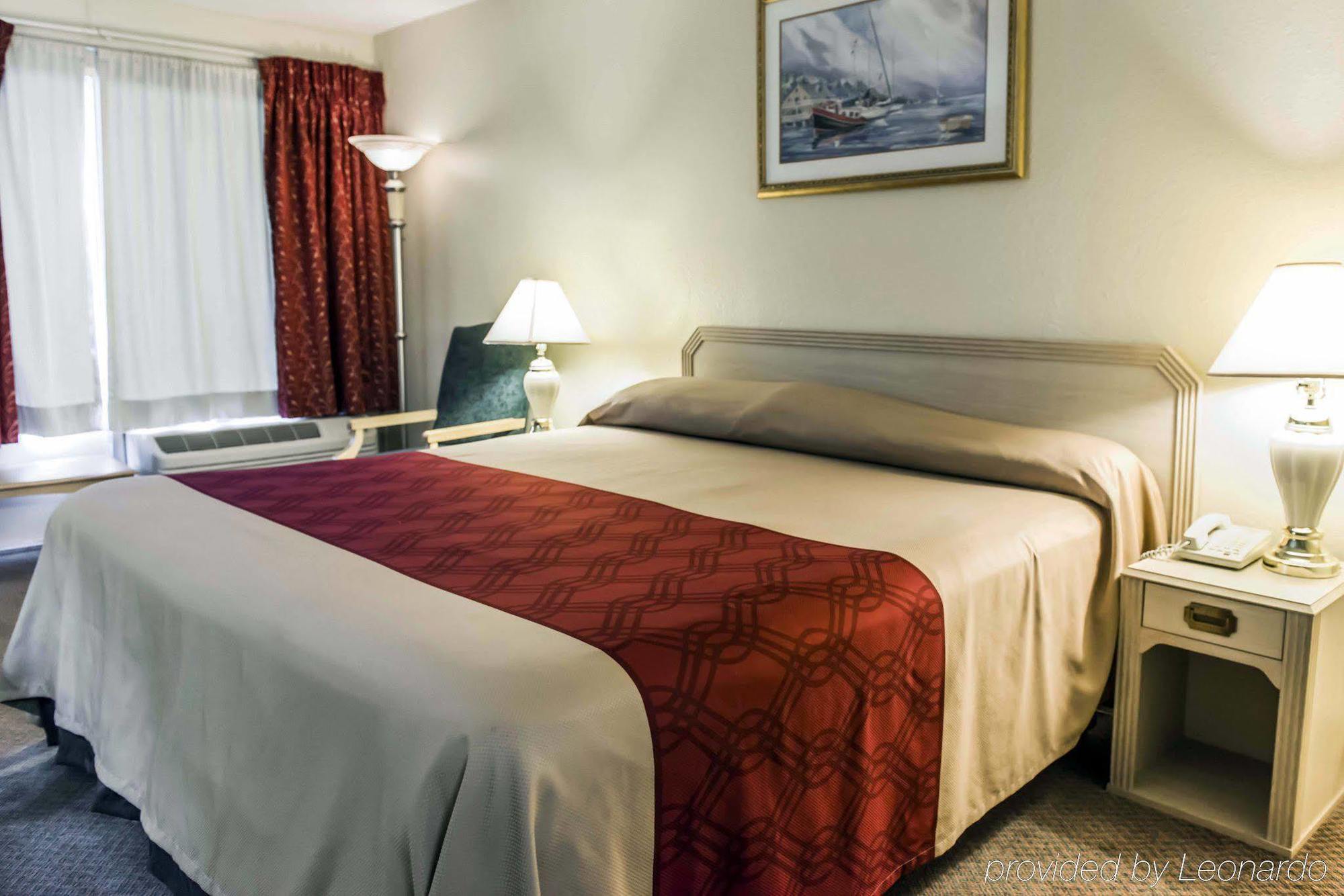 Econo Lodge Пери Екстериор снимка