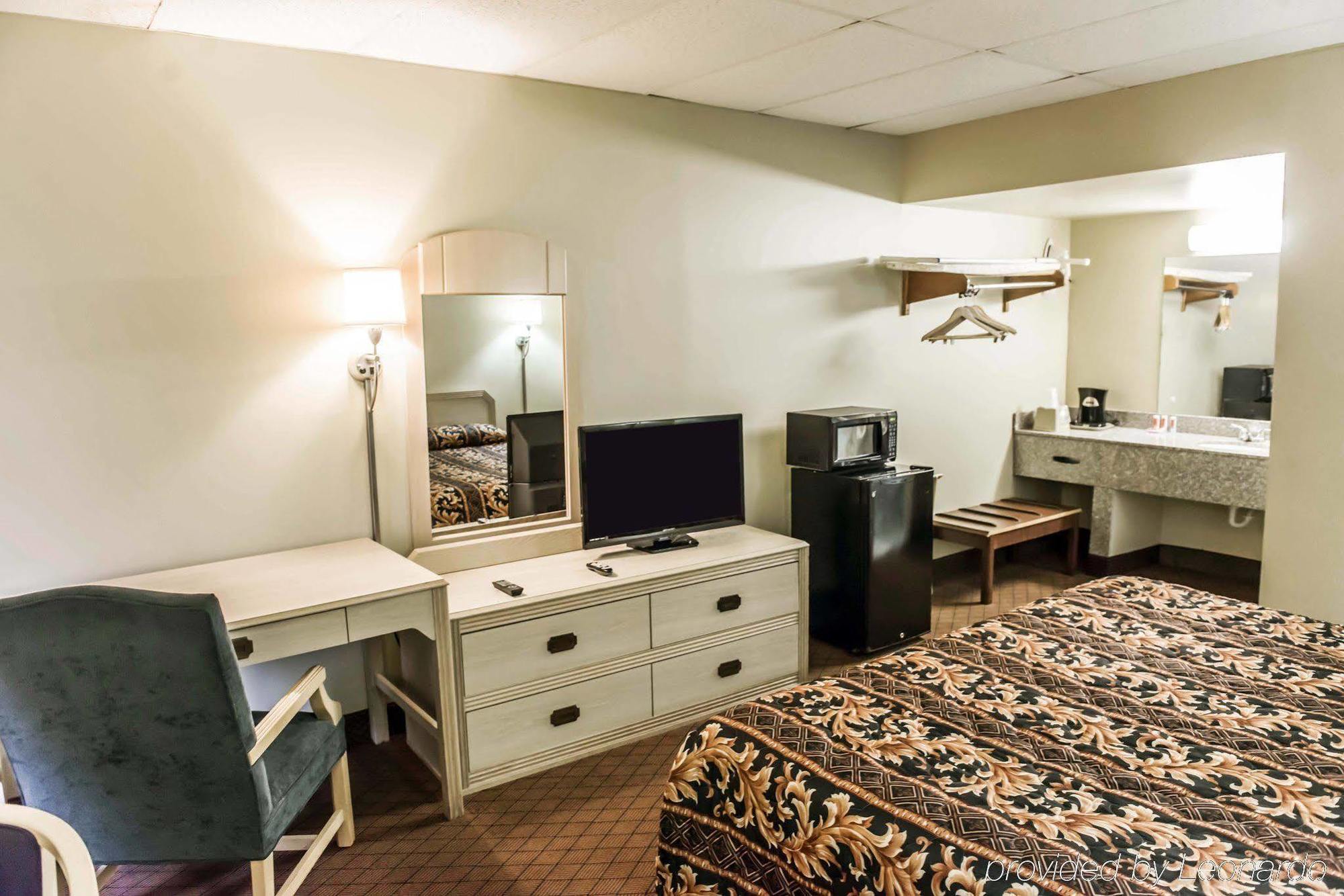 Econo Lodge Пери Екстериор снимка