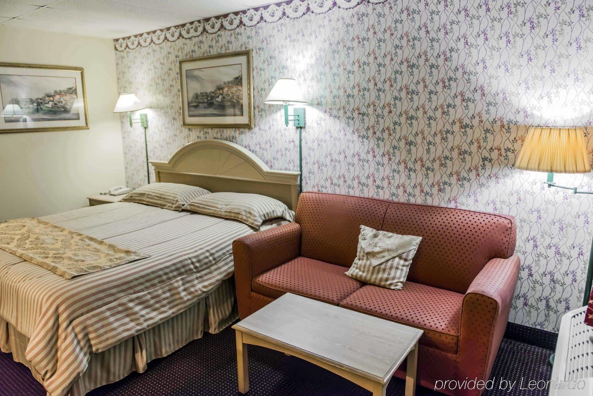 Econo Lodge Пери Екстериор снимка