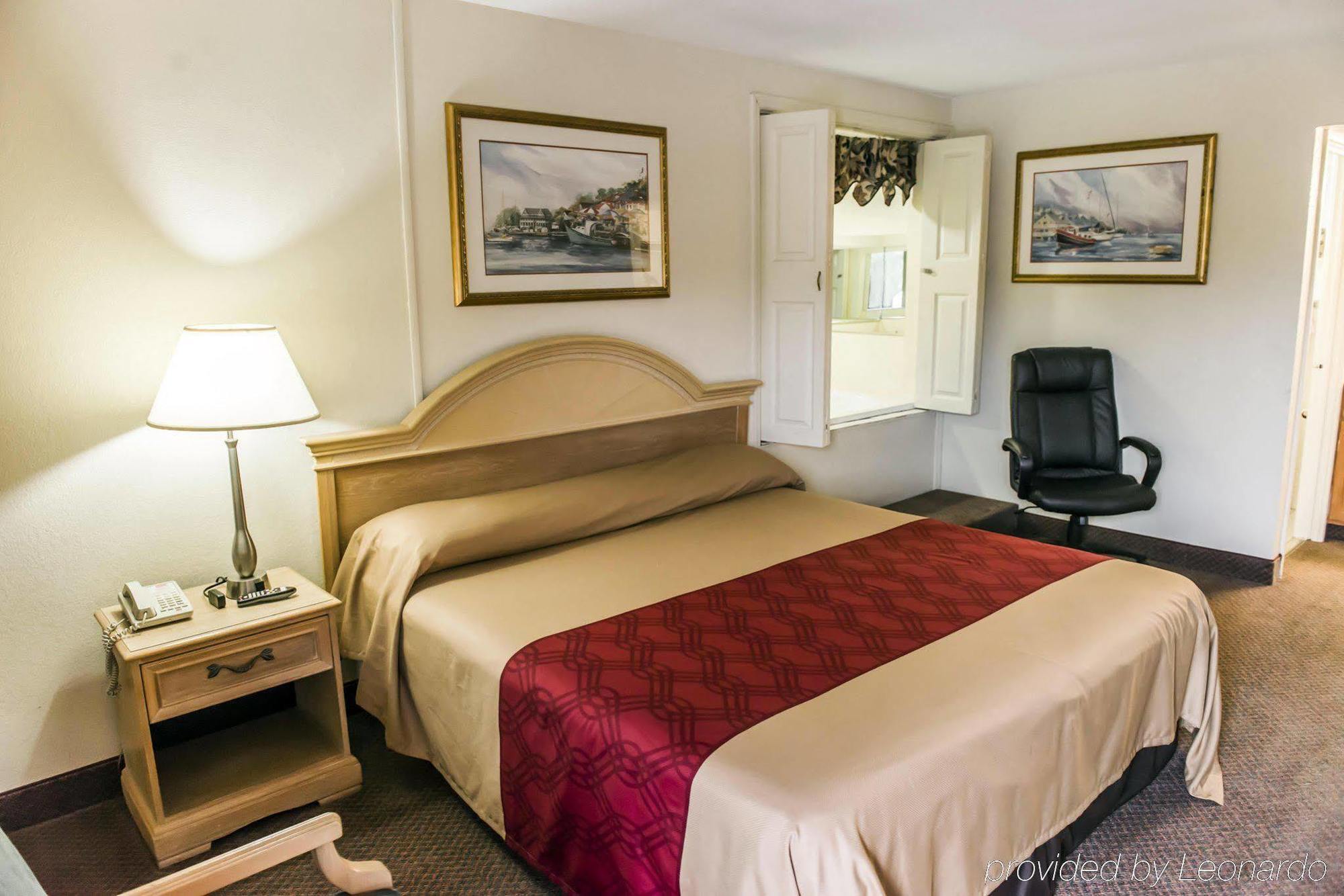 Econo Lodge Пери Екстериор снимка
