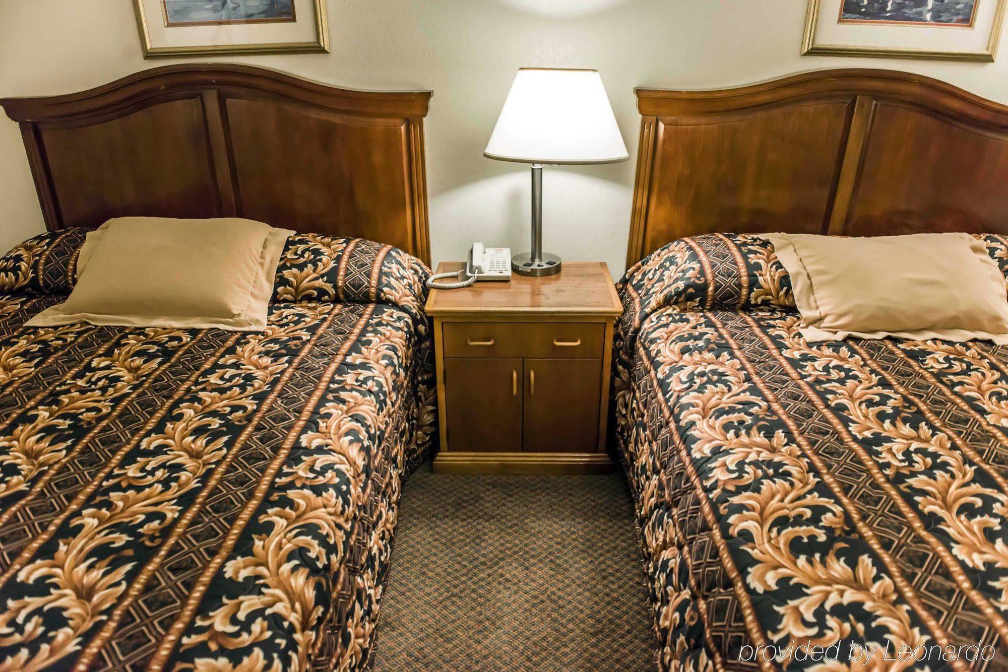Econo Lodge Пери Екстериор снимка